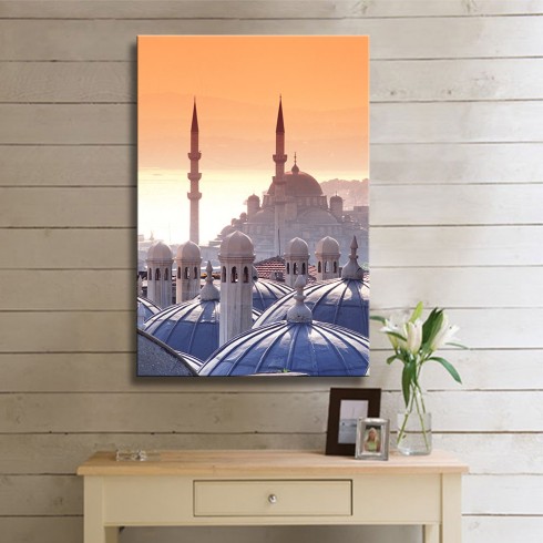Sultan Ahmette Bir Gün Dikey Kanvas Tablo 